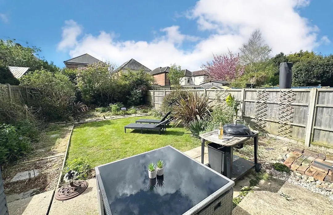 The Capstone Retreat - Beautiful Detached Family Home By Coastline Retreats, Arcade Machine, Parking, Bbq-1